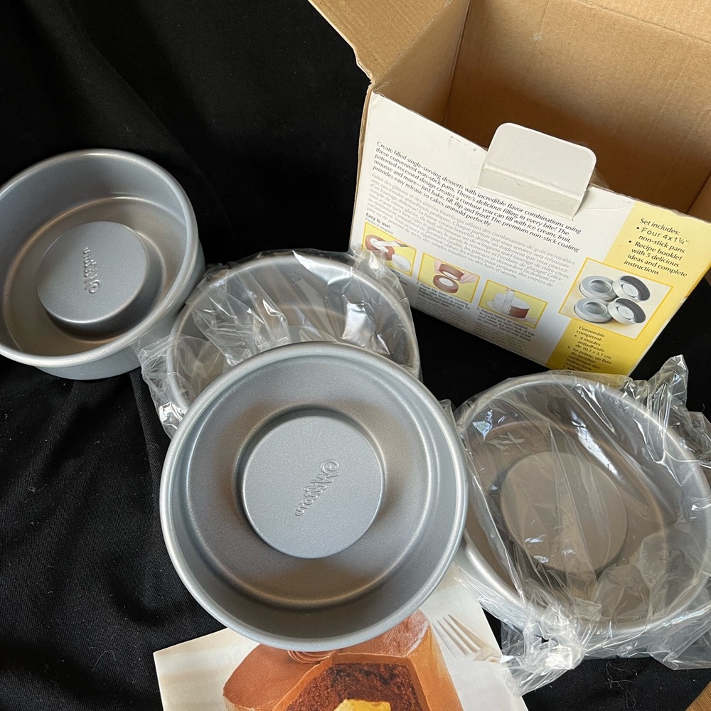 Wilton Mini Cake Pan Set - - Picture 7 of 9